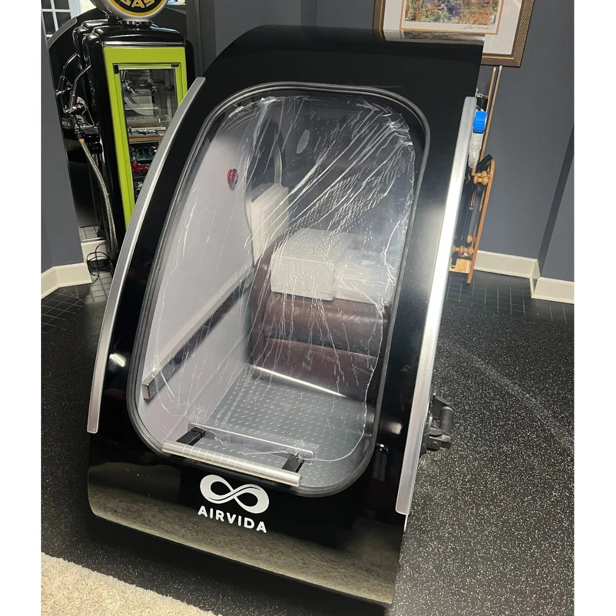 Airvida Hard Shell Sitting/Reclining 1.3-2.0 ATA Hyperbaric Chamber